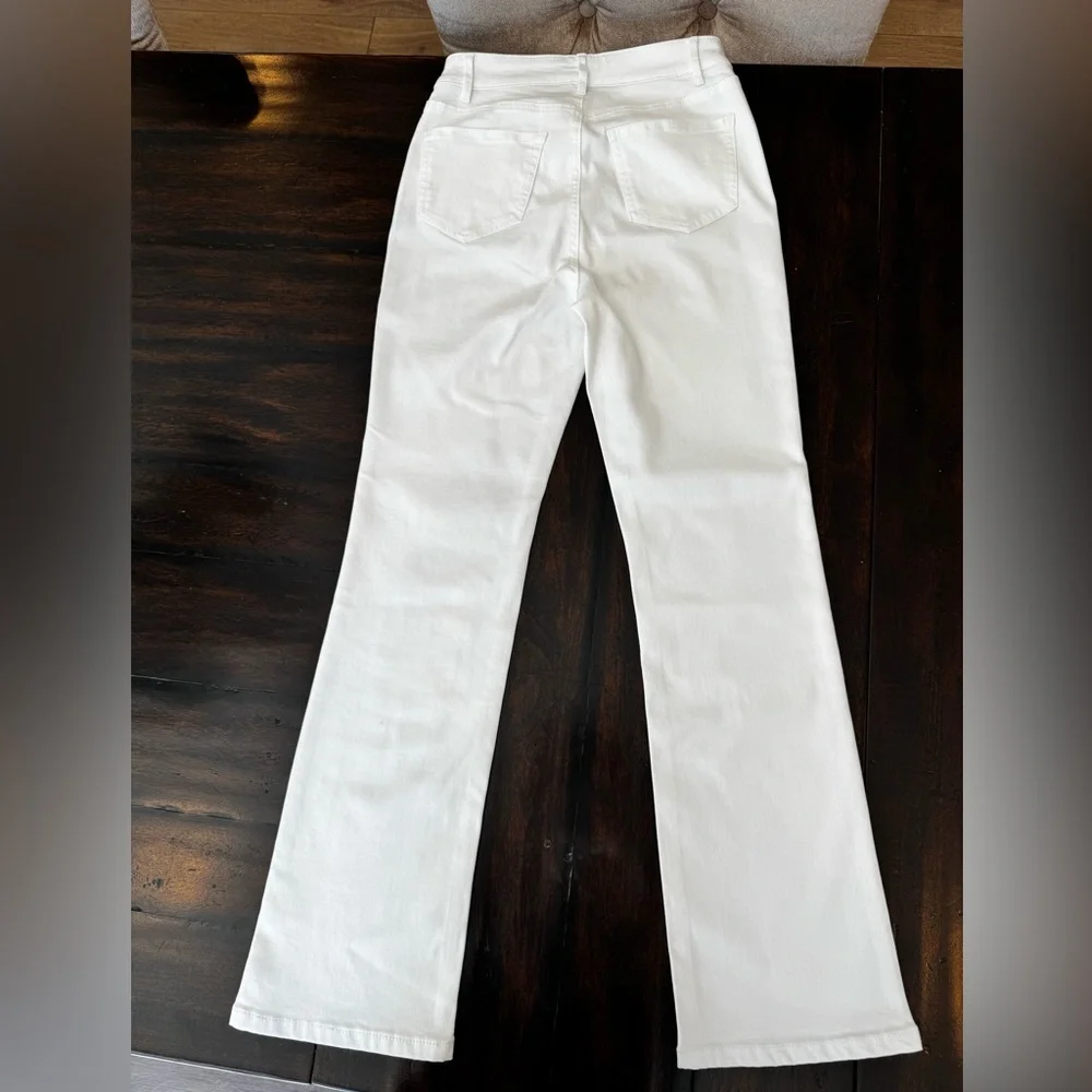 J.McLaughlin White super Stretchy Jeans SZ 0
Women’s White Flare Jeans EUC - Picture 6 of 9